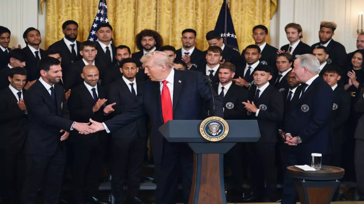 عاجل: ترامب يُفاجئ ميسي بتصريح صادم عن الأهلي المصري في البيت الأبيض.. ماذا قال عن "اللقاء التاريخي"؟