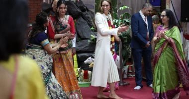 رقصت حافية القدمين.. أميرة ويلز تكسر البروتوكول خلال احتفال هندوسى.. فيديو