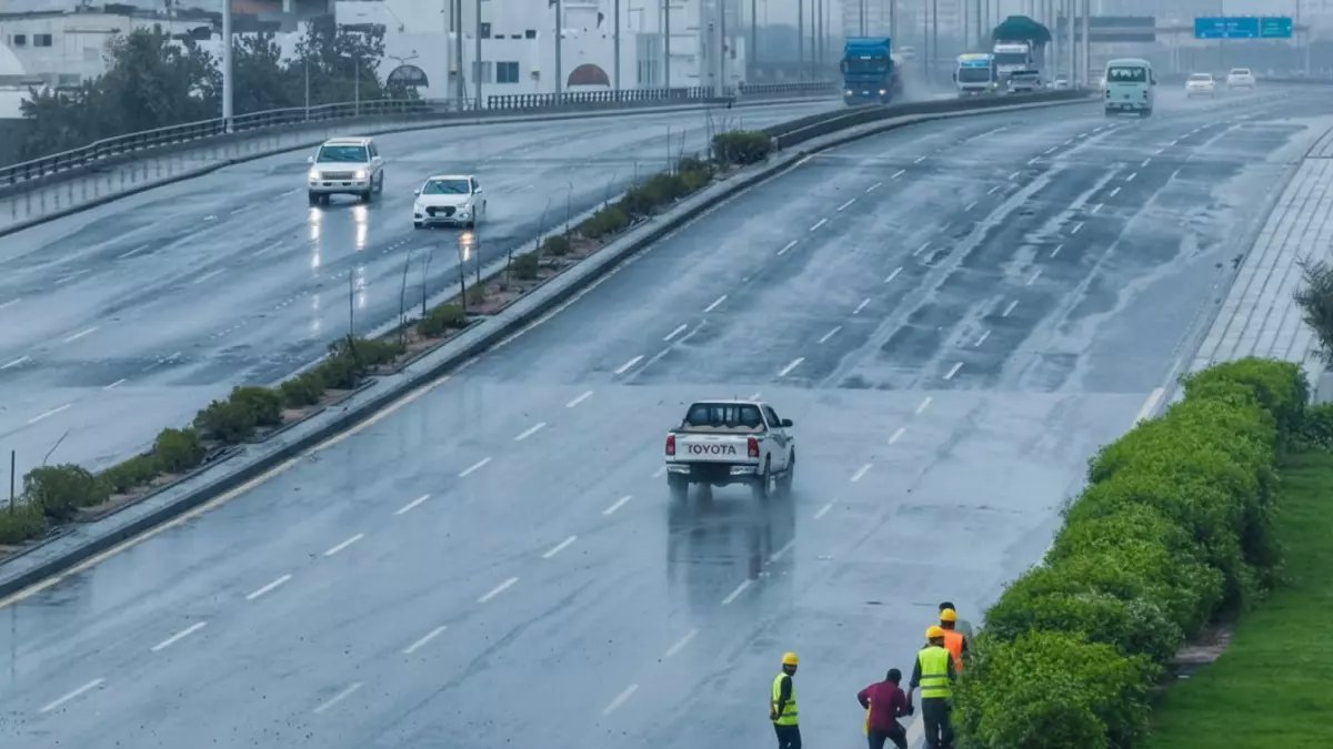 عاجل: المملكة تشهد عاصفة مطرية تاريخية... سيول جارفة وبرد مدمر يضرب 10 مناطق!