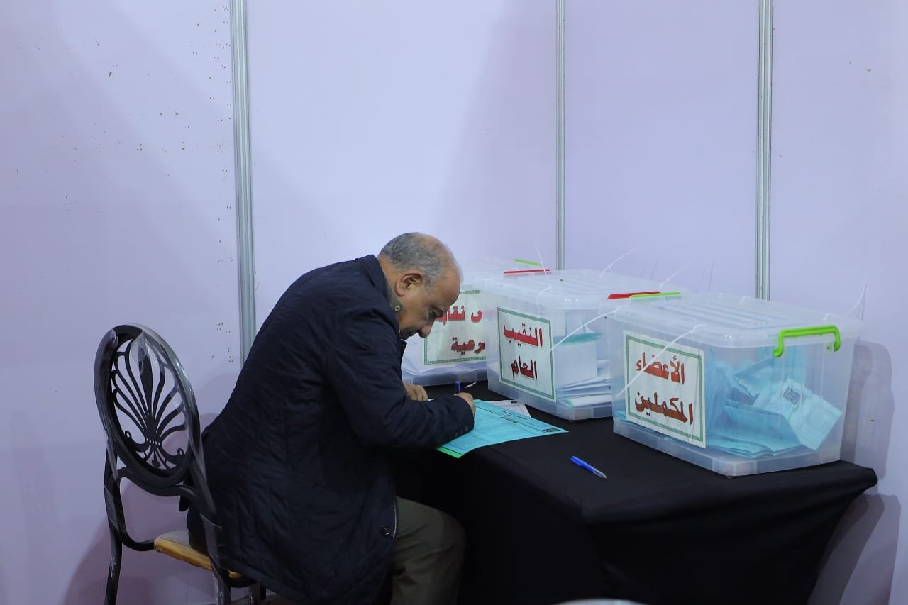 وزير الكهرباء يدلى بصوته فى انتخابات نقابة المهندسين وزير الكهرباء يدلى بصوته فى انتخابات نقابة المهندسين