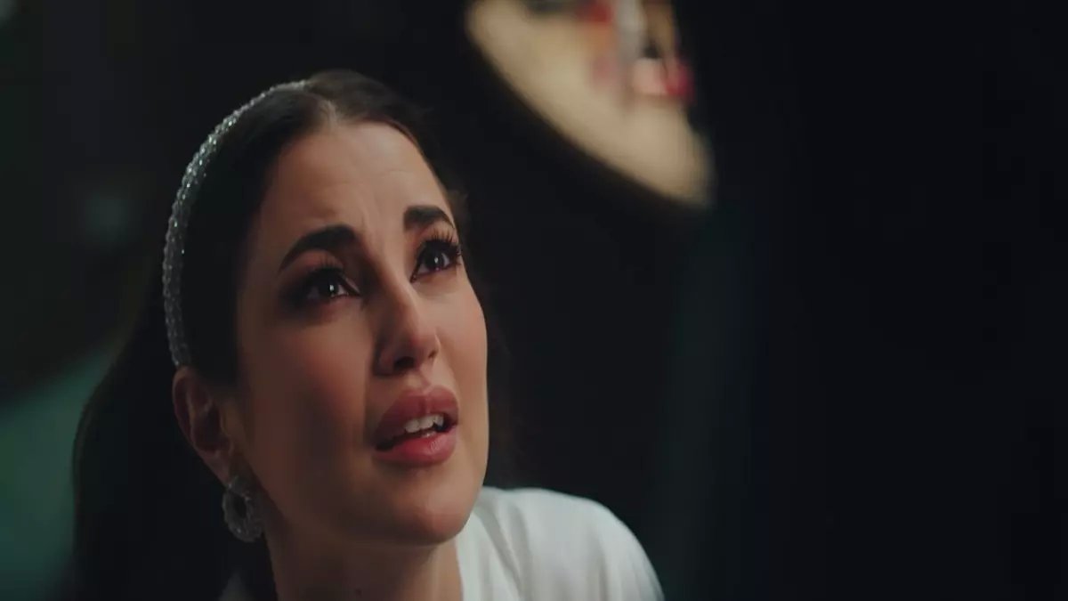 صادم: درة تجبر أحمد العوضي على تقبيل قدمها أمام العائلة في "علي كلاي"... المشهد الذي أشعل السوشيال ميديا!