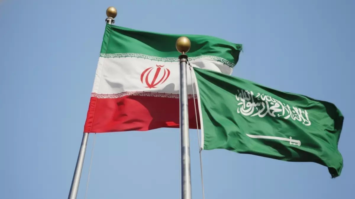 عاجل: السعودية تتواصل سراً مع إيران لوقف الحرب... وترامب يرفض أي اتفاق إلا بـ"الاستسلام الكامل"!