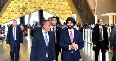 رئيس مجموعة البنك الدولي وقرينته يزوران المتحف المصرى الكبير