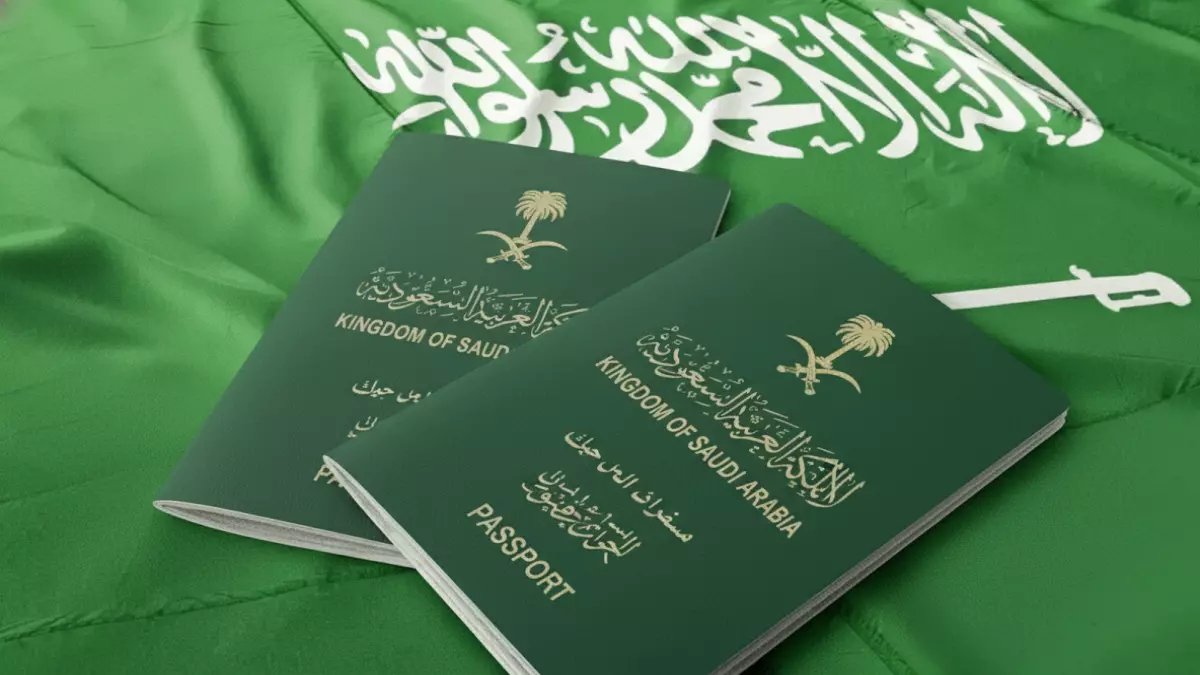 صادم: نظام الجوازات السعودي يكشف تاريخك كاملاً خلال ثوانٍ... ماذا يعرفون عنك قبل وصولك للمطار؟