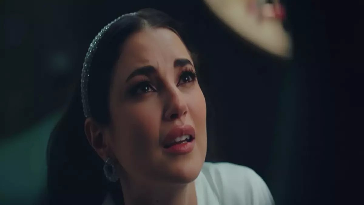 كيف استخدم مسلسل 'على كلاي' سلطة درة لتقديم أقوى تحول درامي؟ مشهد 'تقبيل القدم' ليس إذلالاً بل بيان رمزي عن انقلاب تاريخي في مفهوم الذكورة والقوة!