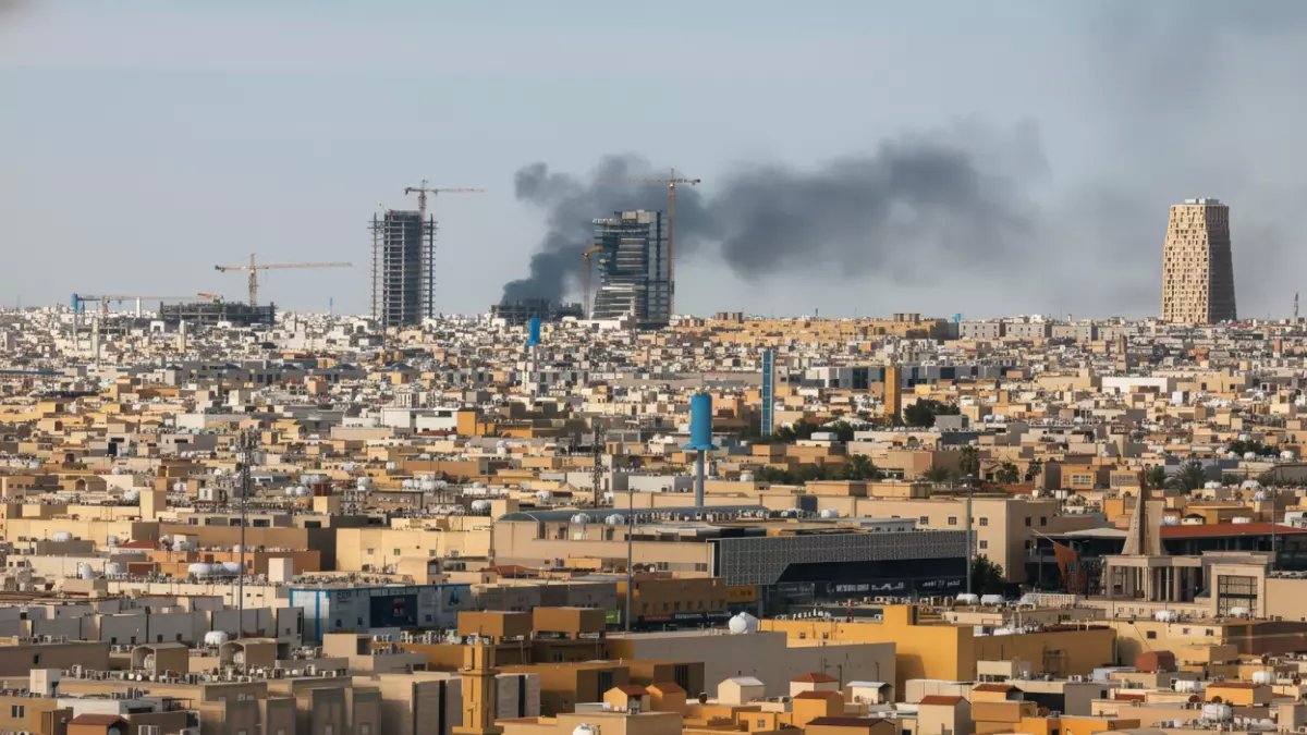 عاجل: السعودية تهدد إيران بـ"الرد بالمثل"... وتحذير صارخ من استخدام القواعد الأمريكية!