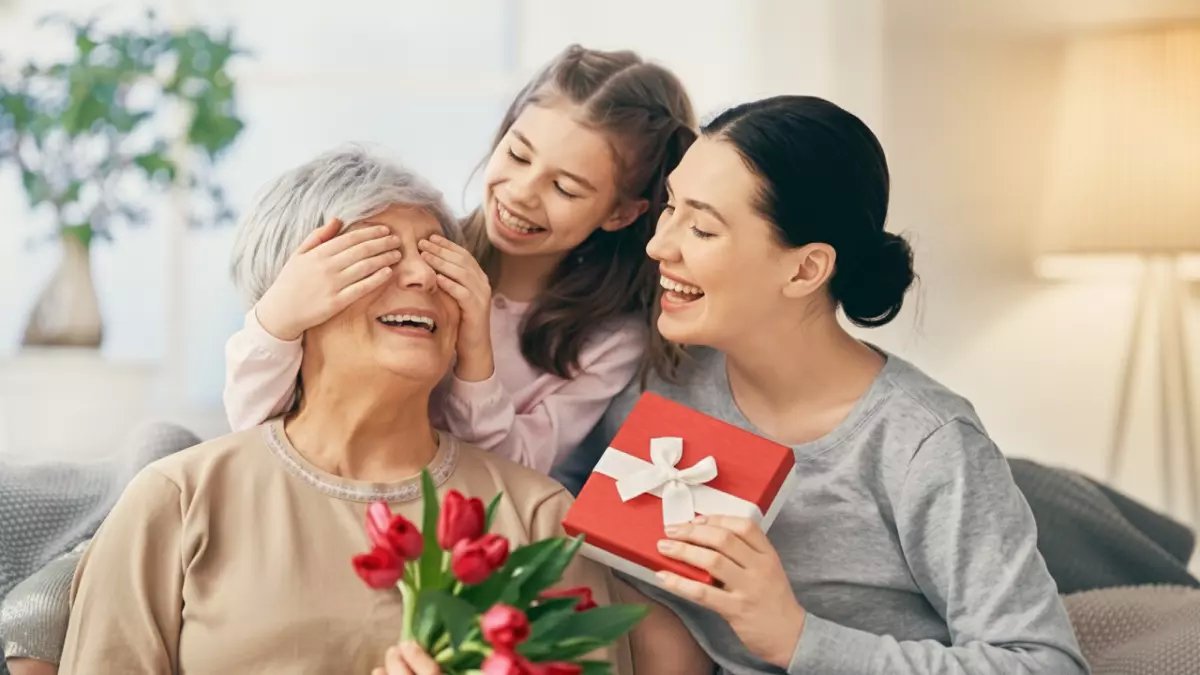 عاجل: عيد الأم 2026 يتزامن مع عيد الفطر - إجازة مطولة 3 أيام تمنح فرصة ذهبية للاحتفال!