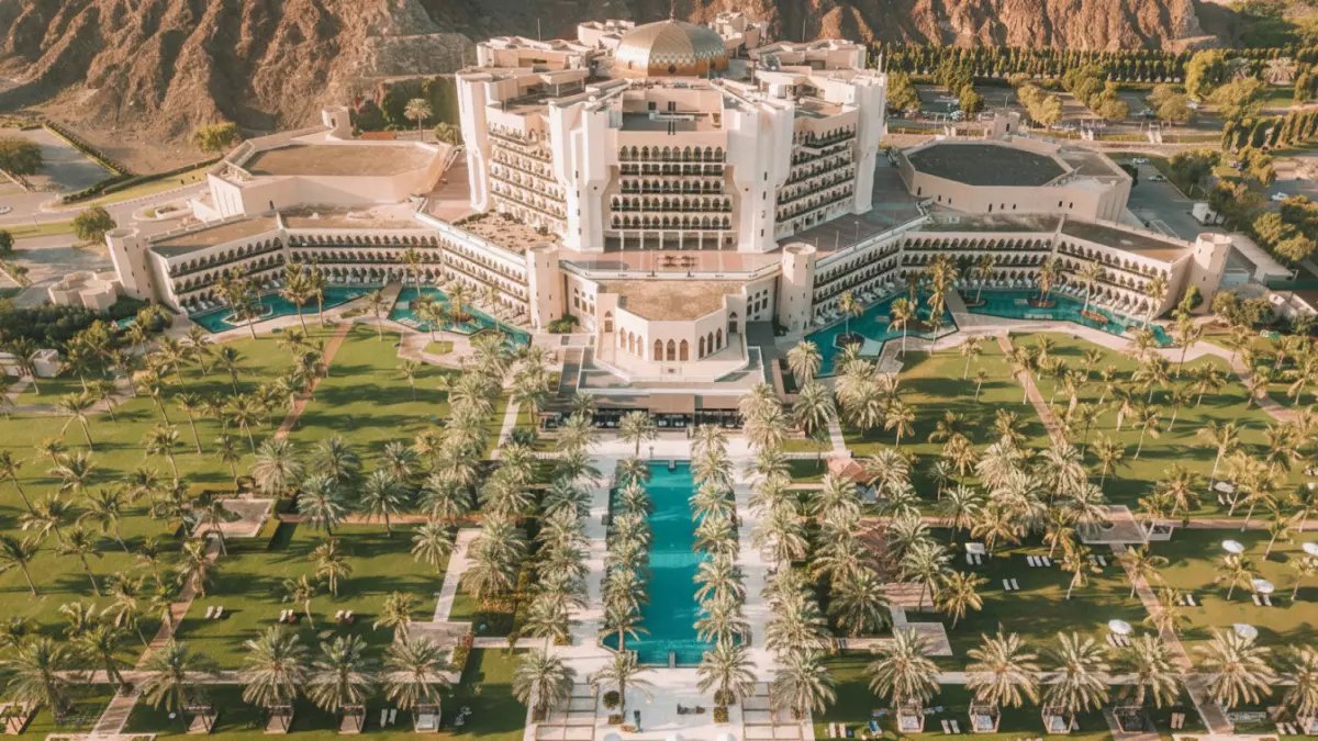 عاجل: فنادق ماينور تفتح باب التوظيف لـ44 وظيفة في مسقط برواتب مجزية - آخر موعد للتقديم!