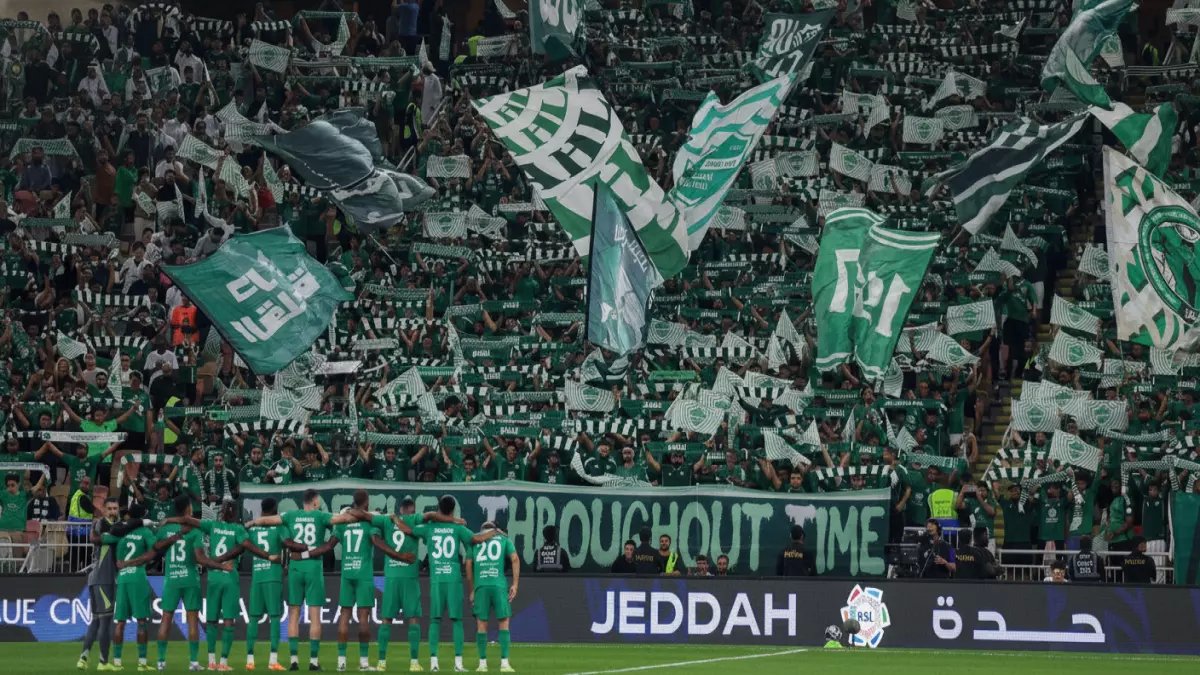 لحظة إنسانية تهز السعودية.. جماهير الأهلي تطلق حركة صادمة تجاه نجم الاتحاد فهد المولد خلال ديربي جدة!