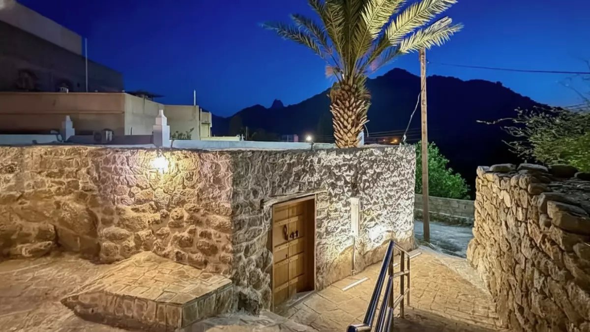 حصري: مسجد عمره 300 عام يتحول لتحفة معمارية خلابة... مشروع الأمير محمد بن سلمان يحيي كنوز الطائف المدفونة!