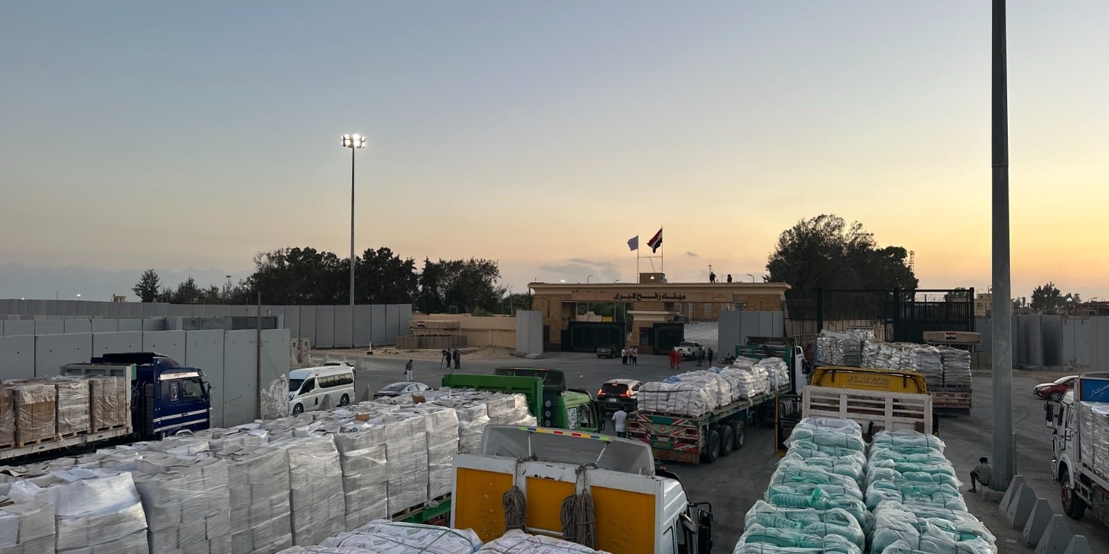 قافلة الهلال الأحمر المصرى قافلة الهلال الأحمر المصرى