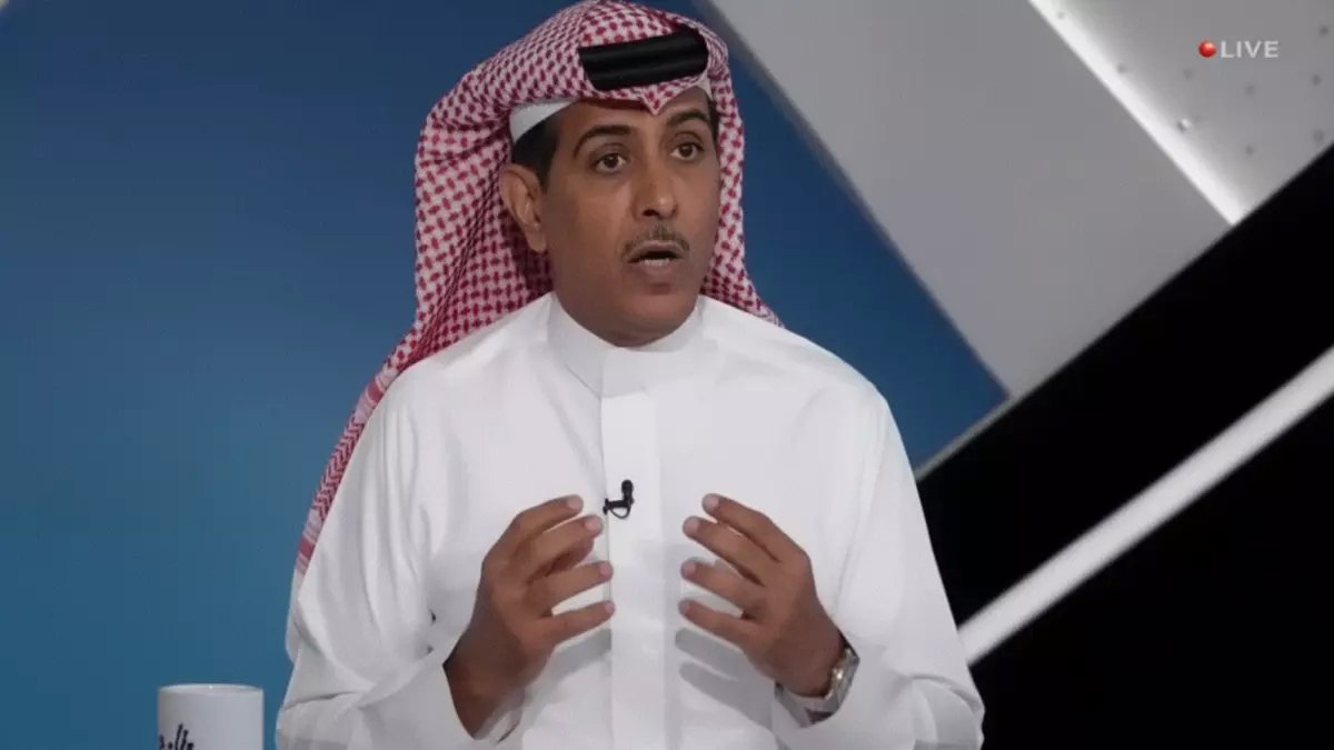 عاجل: محمد الشيخ ينفجر غضباً ويدمر خالد الطريس بعد مباراة النصر - "فشلت في أسهل حالة!"