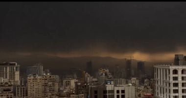 غيوم سوداء تخيم على طهران.. وإيران تحذر من أمطار حمضية بعد انفجار خزانات الوقود