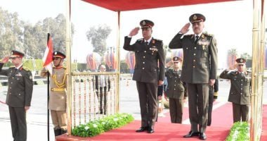 الرئيس السيسى ينيب وزير الدفاع لوضع إكليل من الزهور على النصب التذكارى لشهداء القوات المسلحة