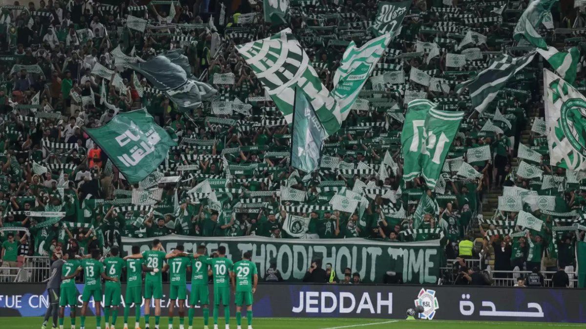 هل لافتات الجماهير كافية لرد جميل أسطورة؟.. سجل فهد المولد 71 مباراة دولية باسم السعودية