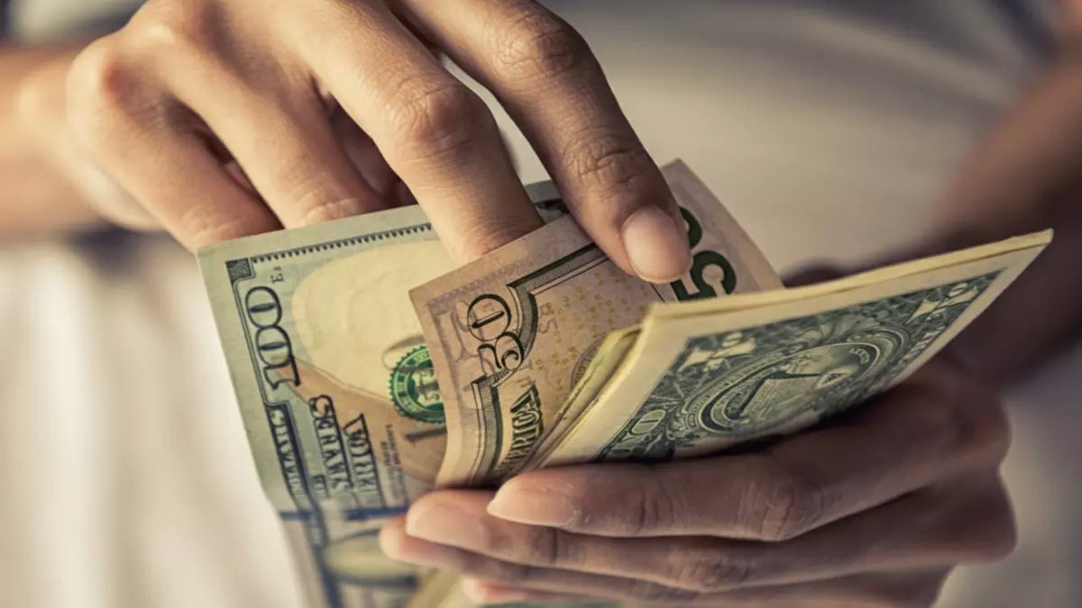 عاجل: انهيار مفاجئ للعملات أمام الريال السعودي... الدولار يسجل أدنى مستوى في أسابيع!