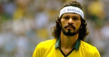 صائمون عن المجد.. شمس كأس العالم تغيب عن سقراط فيلسوف البرازيل