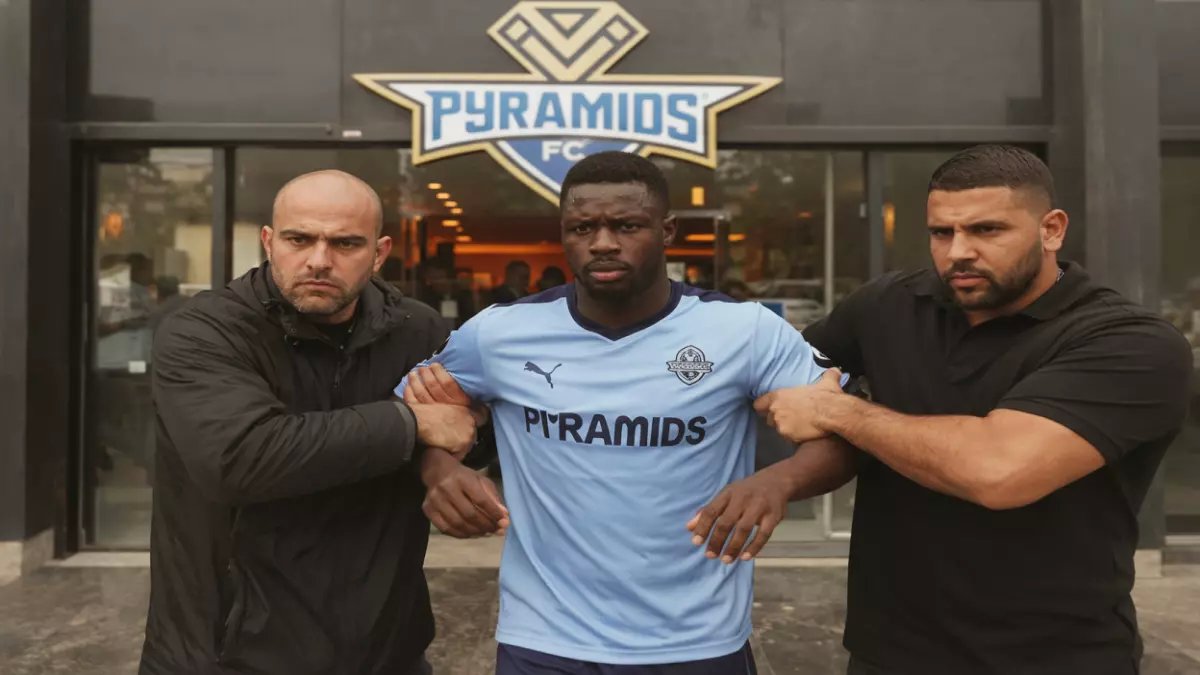 عاجل: بيراميدز يقدم 3 ملايين دولار لسرقة نجم الأهلي... والمارد الأحمر في حالة ذعر!