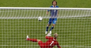 مدفع الإفطار.. بانينكا تاريخية من بيرلو فى شباك منتخب إنجلترا