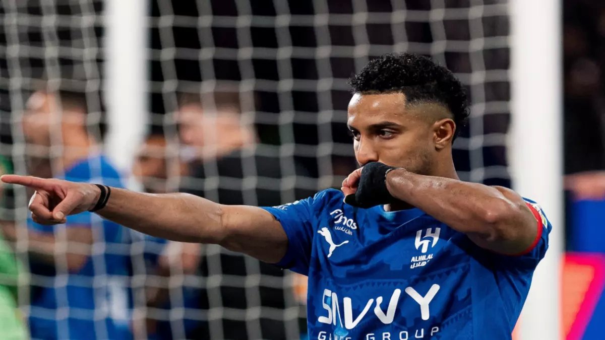 عاجل: سالم الدوسري يدخل التاريخ! شبكة عالمية تضعه ضمن أفضل 11 لاعب عربي على الإطلاق