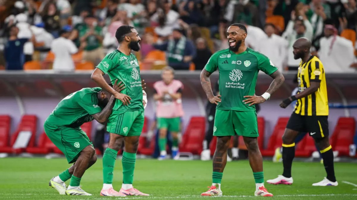 تاريخي: أول حكم صومالي في دوري روشن يقود مباراة سعودية حاسمة - الجماهير متحمسة للحدث الاستثنائي!