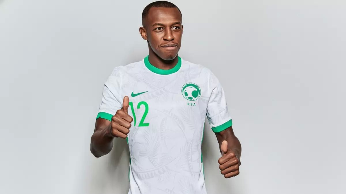 عاجل: سعود عبد الحميد يصنع المعجزة ويقود لانس لتهديد عرش باريس... نقطة واحدة فقط تفصلهم عن التتويج التاريخي!