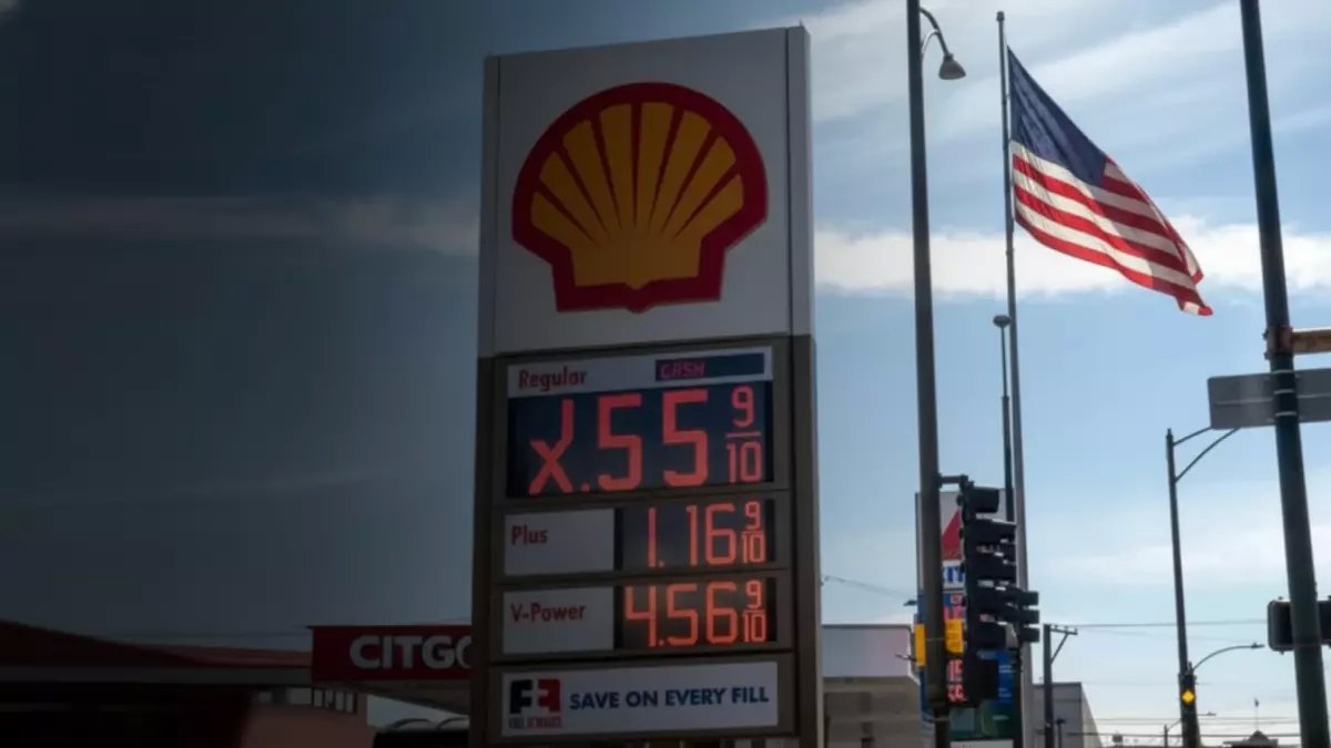 صادم: أسعار الوقود الأمريكية تنفجر لأعلى مستوى في عام كامل... مضيق هرمز يهدد جيوب المواطنين!