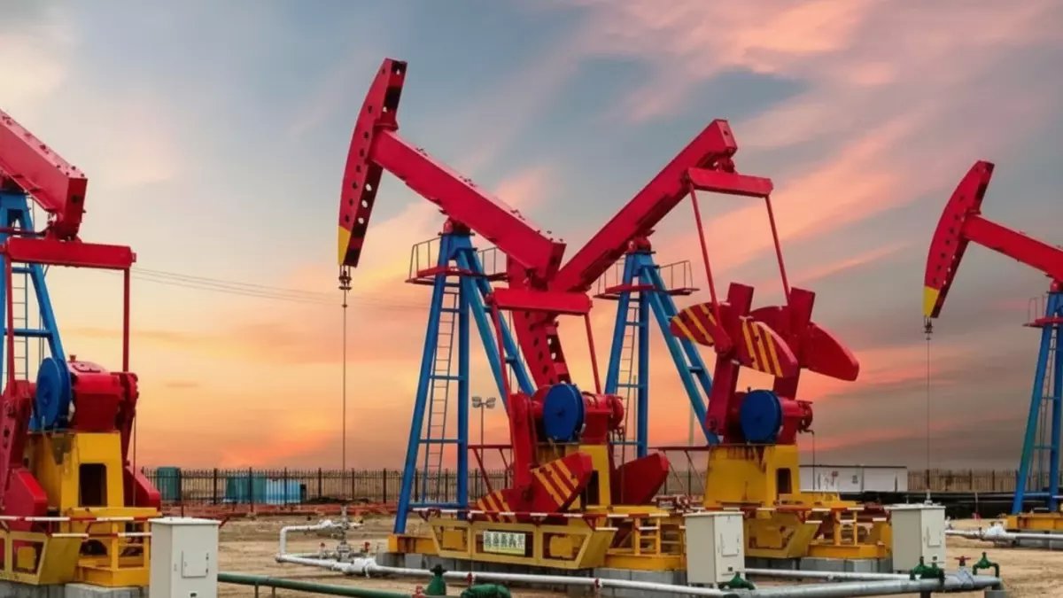 عاجل: النفط ينفجر بـ3.5% والسعودية تحصد مليارات خلال ساعات… مضيق هرمز يهدد العالم!