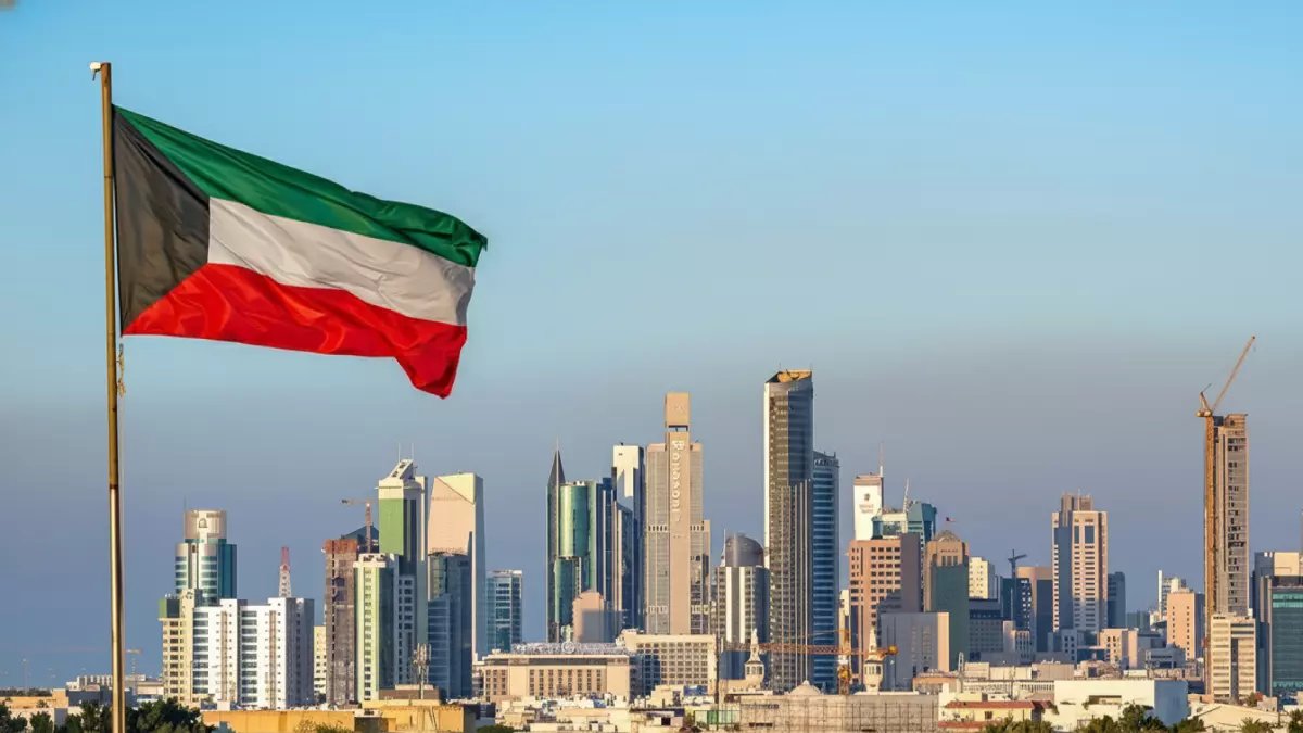 عاجل: الكويت تصدم الجميع بقرار "الإعفاء الذهبي" - تمديد مجاني للتأشيرات وإلغاء الغرامات تماماً!
