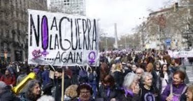 شعارات «لا للحرب» ومواجهة العنف تهيمن على مظاهرات يوم المرأة فى إسبانيا