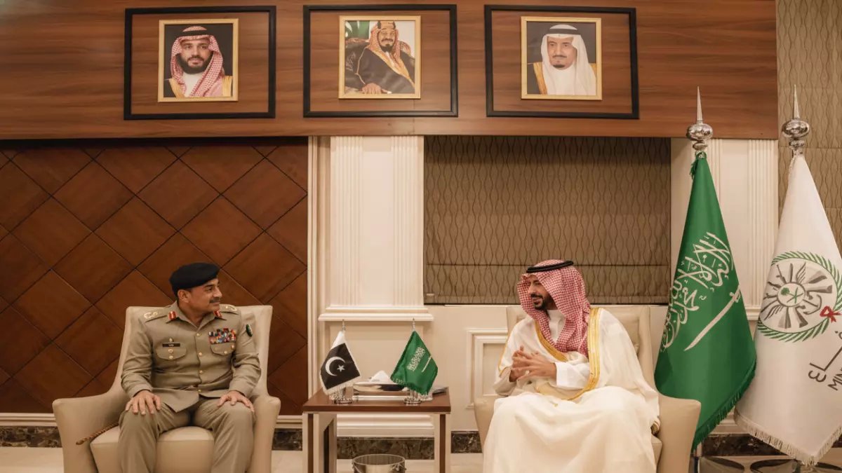 عاجل: إيران تشن حرب صواريخ شاملة على 8 دول خليجية - السعودية تحذر من حسابات خاطئة قد تشعل المنطقة!