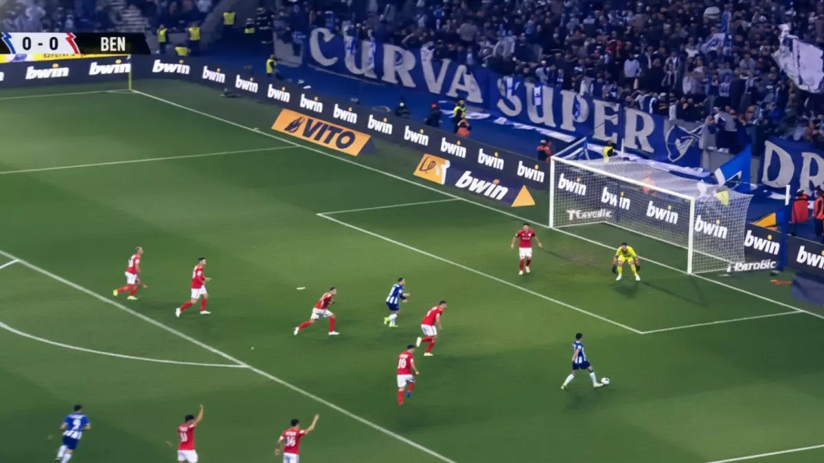 عاجل: فوضى وطرد مورينيو في كلاسيكو البرتغال المجنون - بنفيكا ينتزع التعادل القاتل في الدقيقة 88!