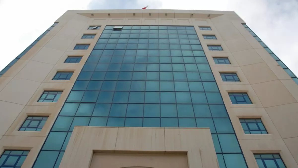 عاجل: البحرين تحاكم خونة بتهمة تمجيد الضربات الإيرانية - شاهد كيف احتفلوا بقصف وطنهم!