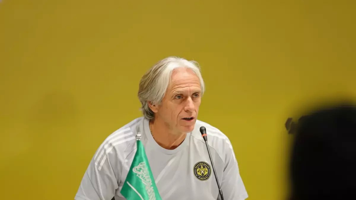 ماذا يعني طلب خورخيس خسوس 3 لاعبين في مركز واحد؟ الكشف: هذه هي الحل الصادم لضعف النصر القاتل