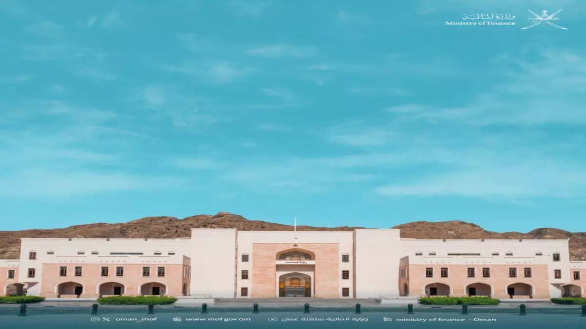 خلف الكواليس: السلطنة تكشف موعد صرف الرواتب للقطاع الخاص في مارس 2026.. قرار صادم أعلنته الوزارة!