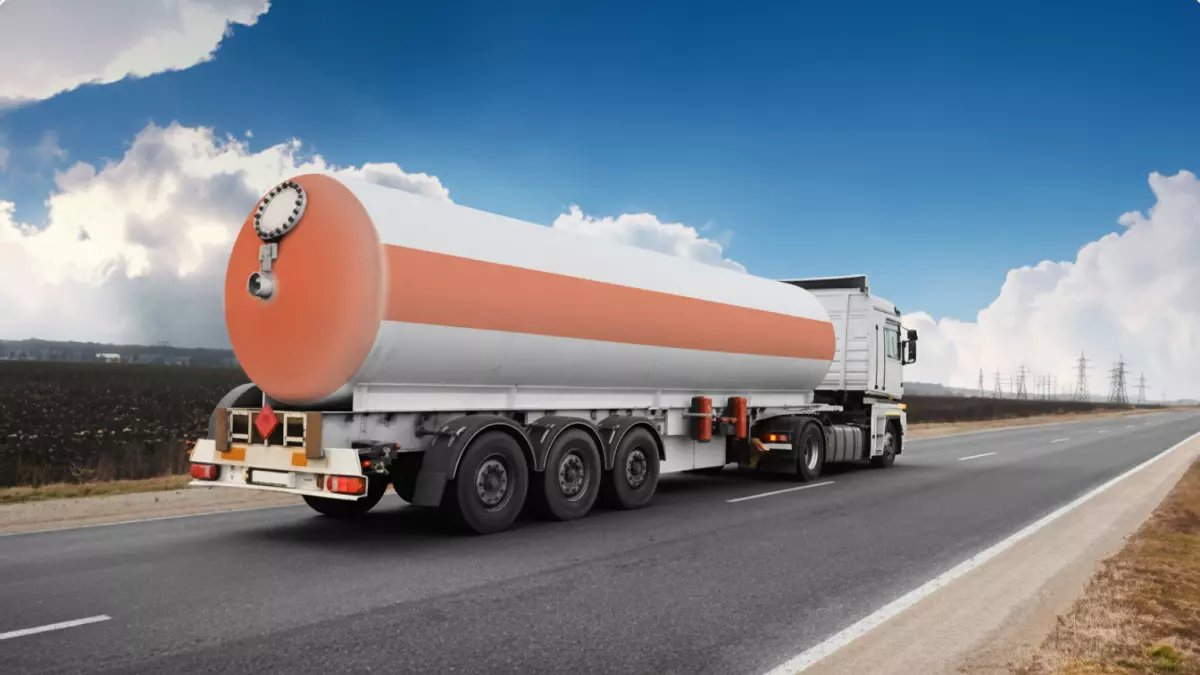 عاجل: السعودية تشدد الرقابة على نقل البنزين والديزل... غرامات صارمة وإيقاف فوري للمخالفين!