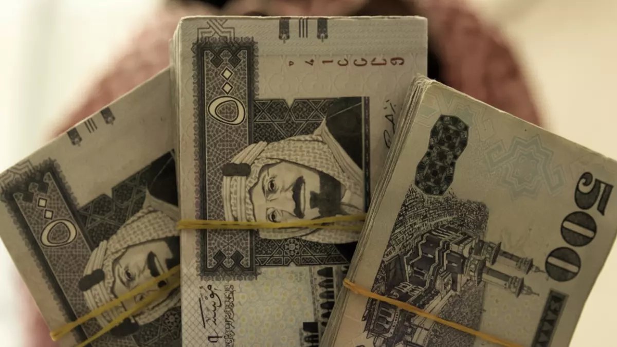 عاجل: الريال يحطم التوقعات ويحافظ على قوته أمام الدولار.. خبراء يكشفون السبب المفاجئ!