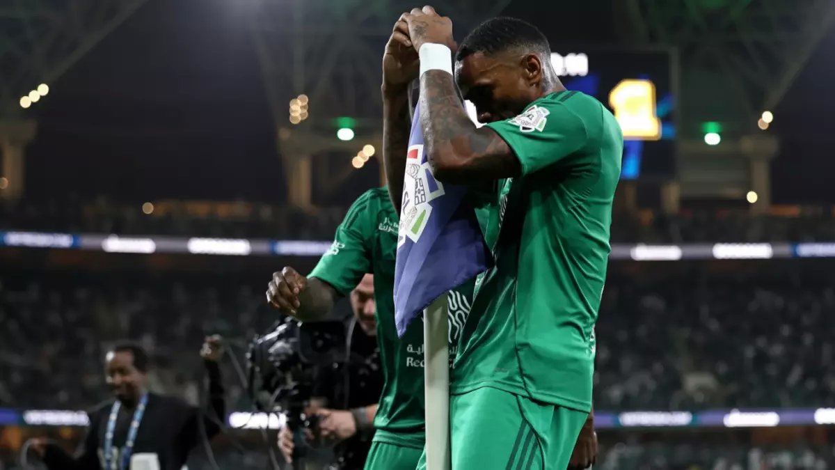 عاجل: الاتحاد يرفع شكوى رسمية ضد إيفان توني... احتفالية صادمة تشعل غضب الجماهير!