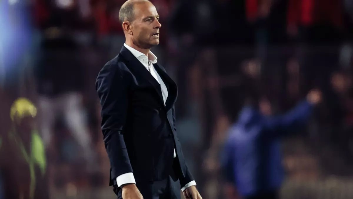 عاجل: أمير هشام يفضح العشوائية داخل الأهلي بعد كارثة الطلائع… ويسائل: من اختار المدرب 'ضعيف الشخصية' الذي يدمر الفريق؟