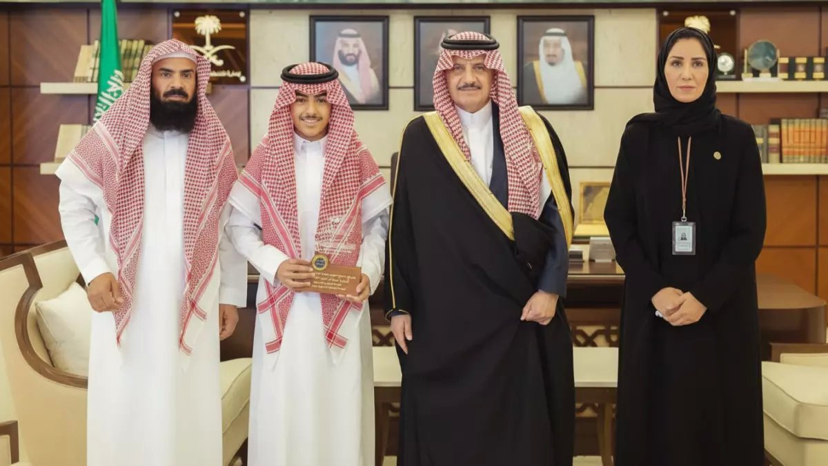 أمير الشرقية يكرّم أبطال القرآن: طالبان سعوديان يحققان إنجازاً تاريخياً في جائزة الملك سلمان الـ27!