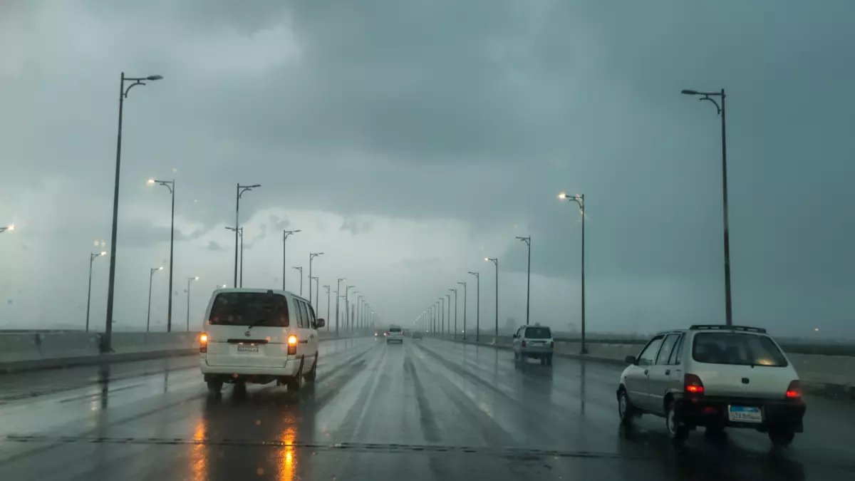 عاجل: عاصفة مدمرة تضرب الشرقية خلال ساعات... الأرصاد تحذر: "ابقوا في منازلكم حتى 11 مساءً"!