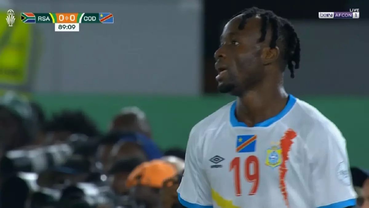 عاجل: فيستون ماييلي يطير للمكسيك لخوض المعركة الفاصلة... هل ستحسم الكونغو تأهلها التاريخي لمونديال 2026؟