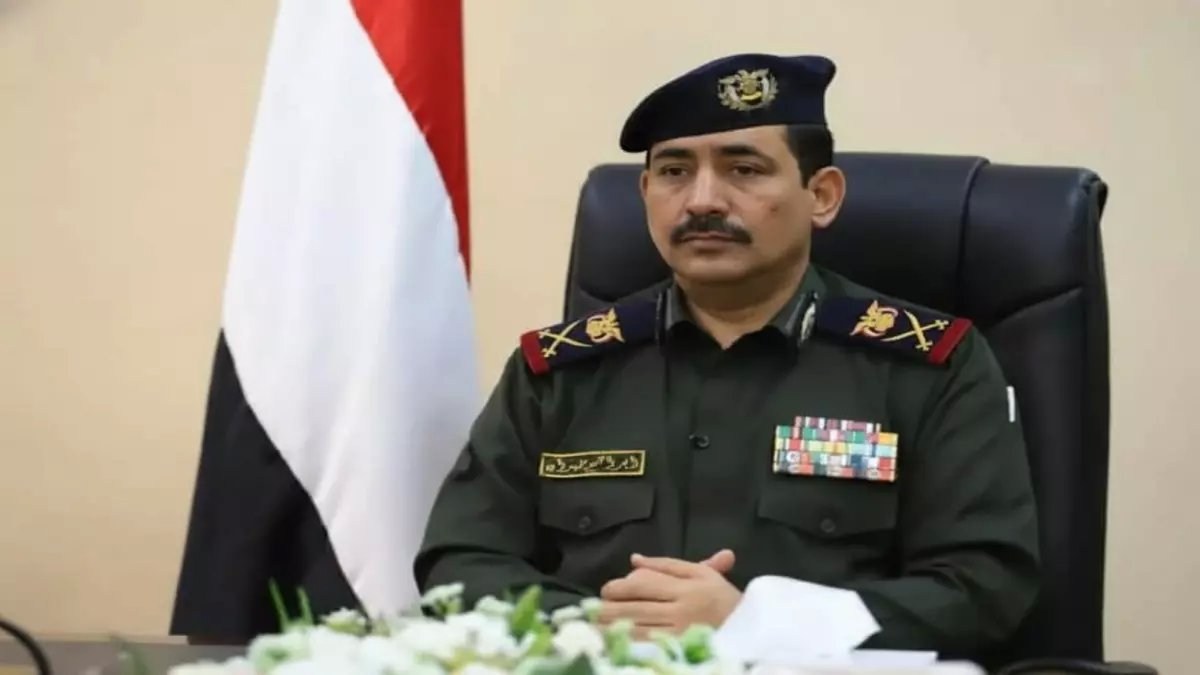 عاجل: وزير الداخلية اليمني يكشف الخطة السرية لتوحيد الجيش والأمن... قرارات جذرية تغير خريطة القوى!