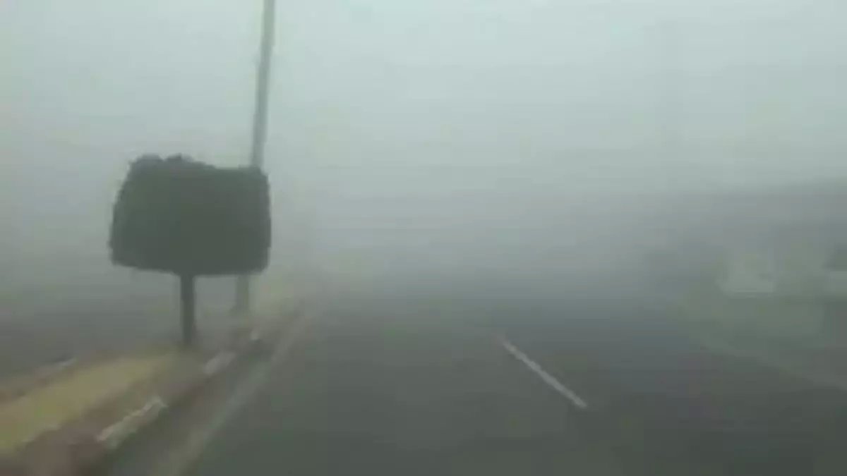 عاجل: الأرصاد تحذر من ضباب خطير يحجب الرؤية بالباحة... السفر ممنوع حتى الأربعاء!