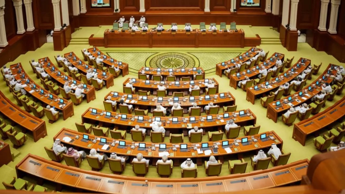 عاجل: مجلس الشورى العماني يكشف كارثة اقتصادية صامتة... رفع الرسوم يهدد بإغلاق آلاف المشاريع الصغيرة!