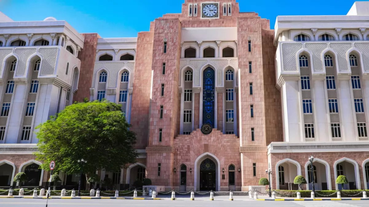 عاجل: سلطنة عُمان تُفاجئ الجميع... صرف رواتب مارس قبل عيد الفطر بـ 10 أيام!