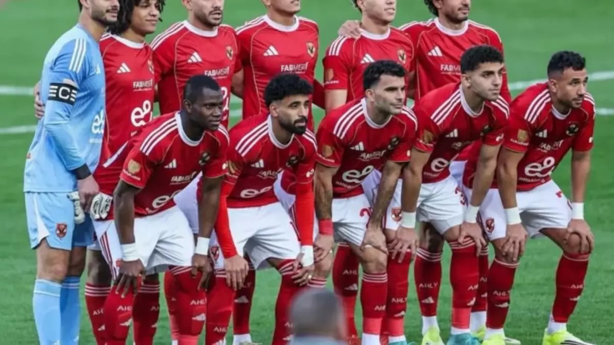 عاجل: صدمة في الأهلي! الخطيب يُقرر خصم 30% من رواتب اللاعبين وتعليق عقودهم.. والمواجهة مع الترجي تتسارع