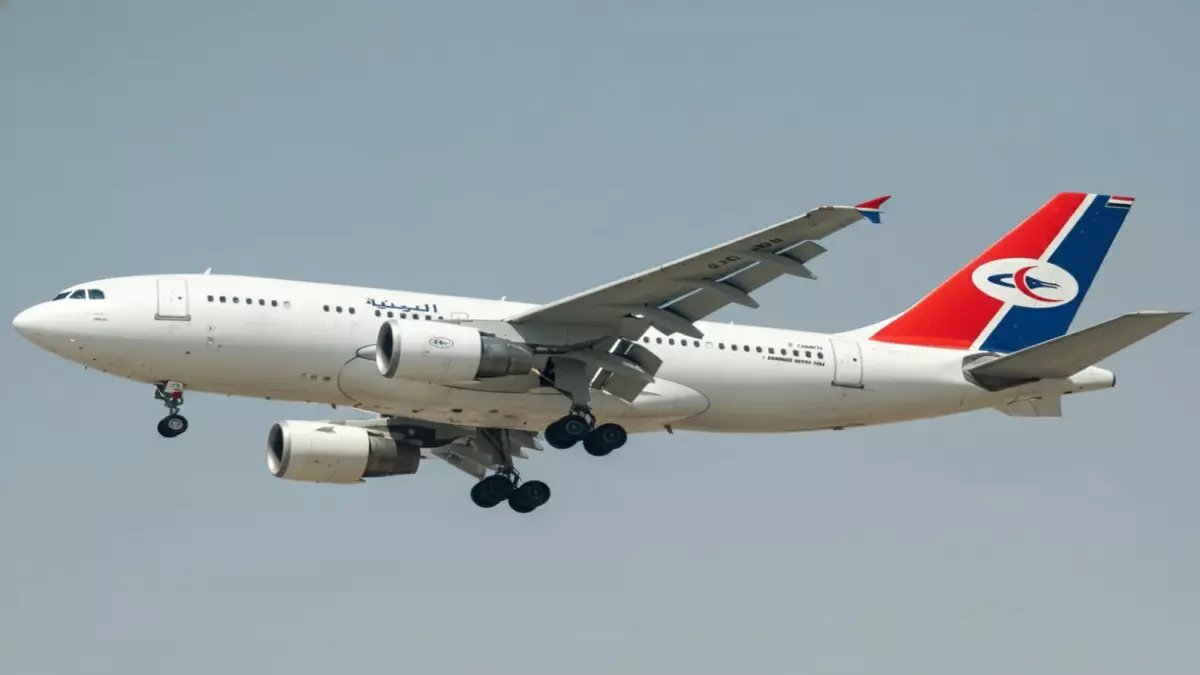 كيف تسبب بيان واحد لـ 'حاتم الشعبي' في تجميد خطط سفر أكثر من 10 آلاف أسرة يمنية؟