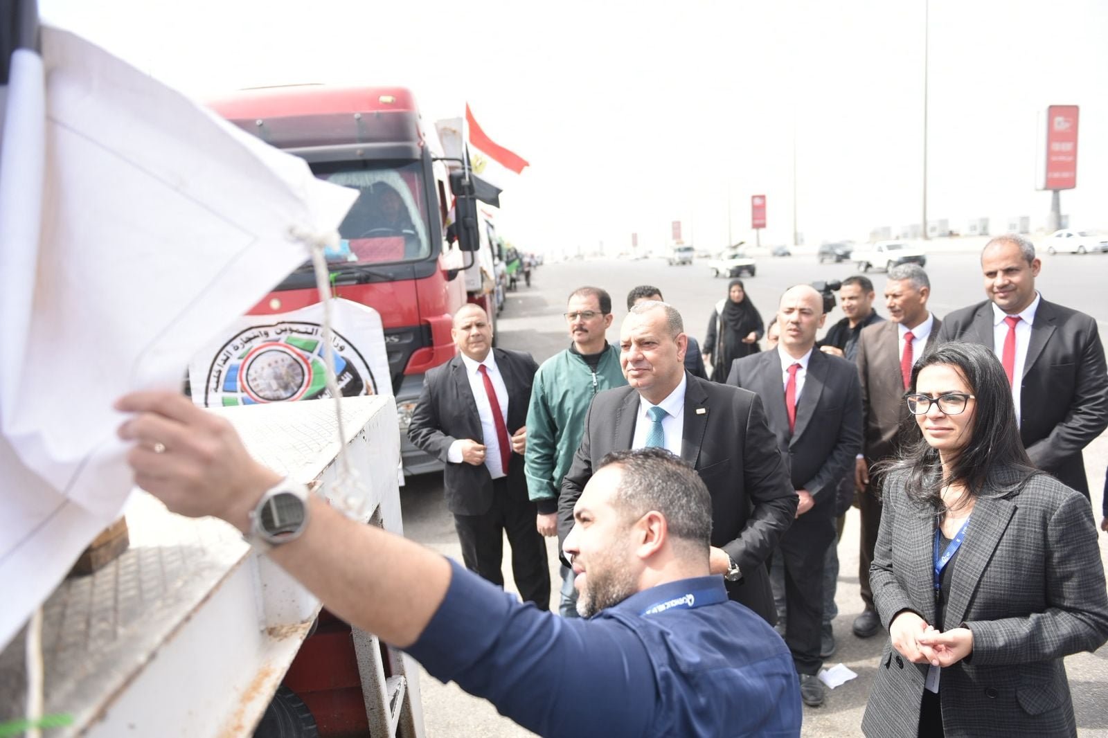 إطلاق القافلة رقم 16 من المساعدات الإغاثية العاجلة إلى قطاع غزة (1)