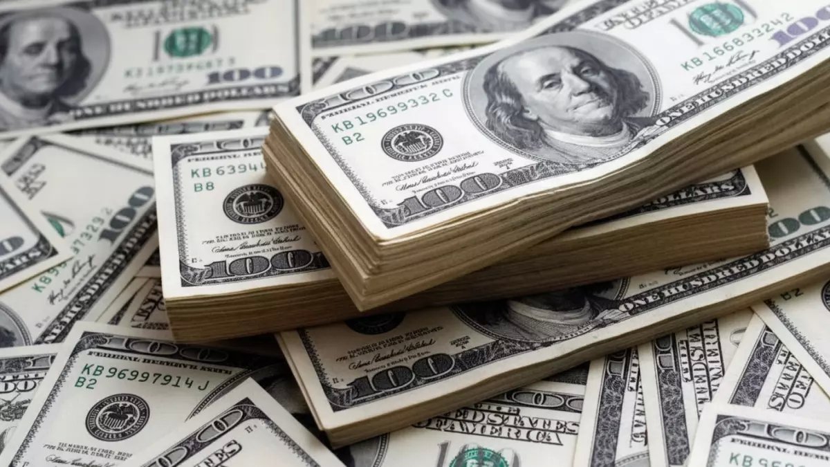 عاجل: الدولار يخترق حاجز الـ52 جنيهاً لأول مرة... هل تنهار العملة المصرية؟